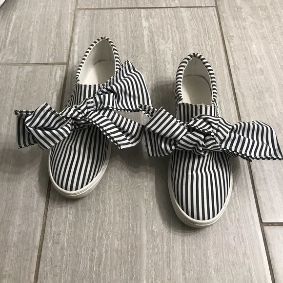 Shoes - Slip on bow tie shoes